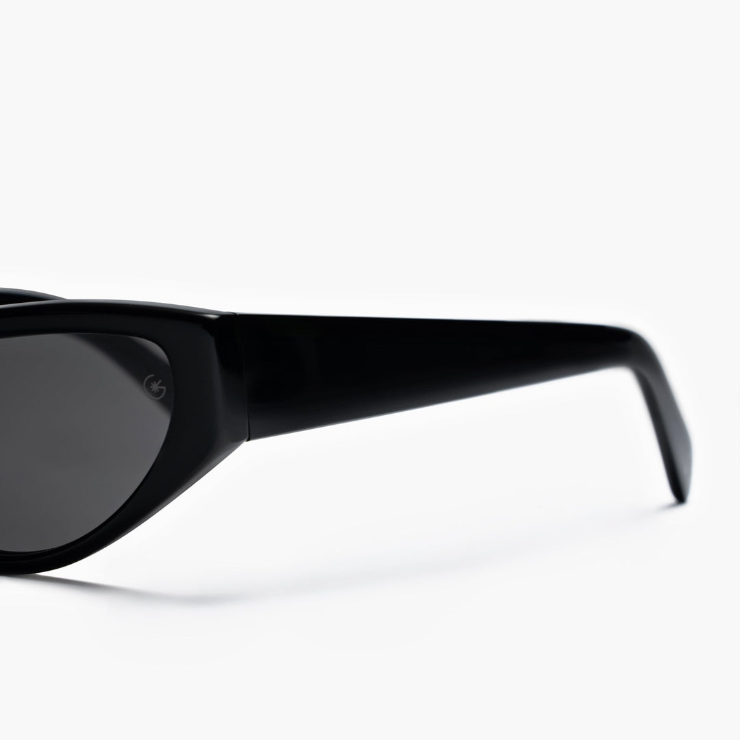 Eiffel Black